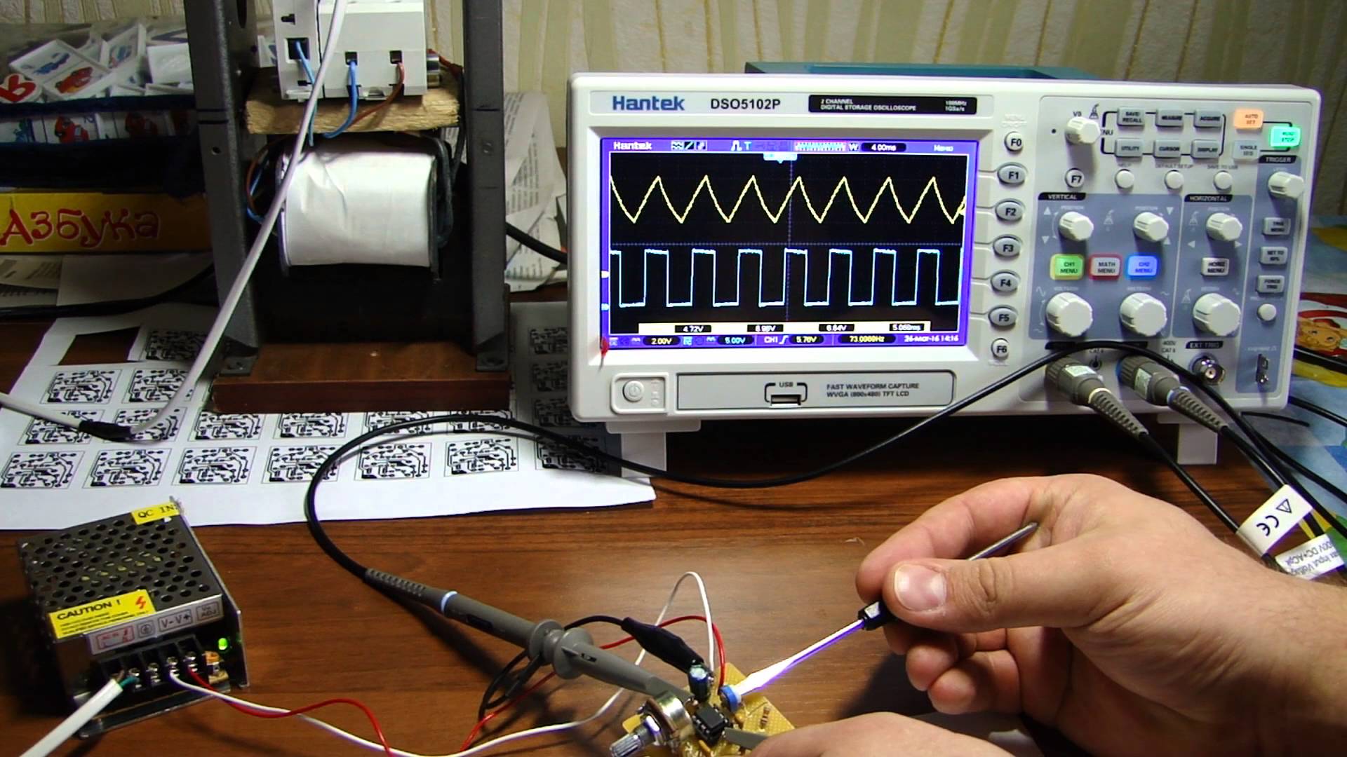 Проверка сигнала. Импульсный сигнал на осциллографе. ELECTRONICSCLUB осциллограф. Hantek dso5102p u203. Контроль импульсного блока питания осциллографом.